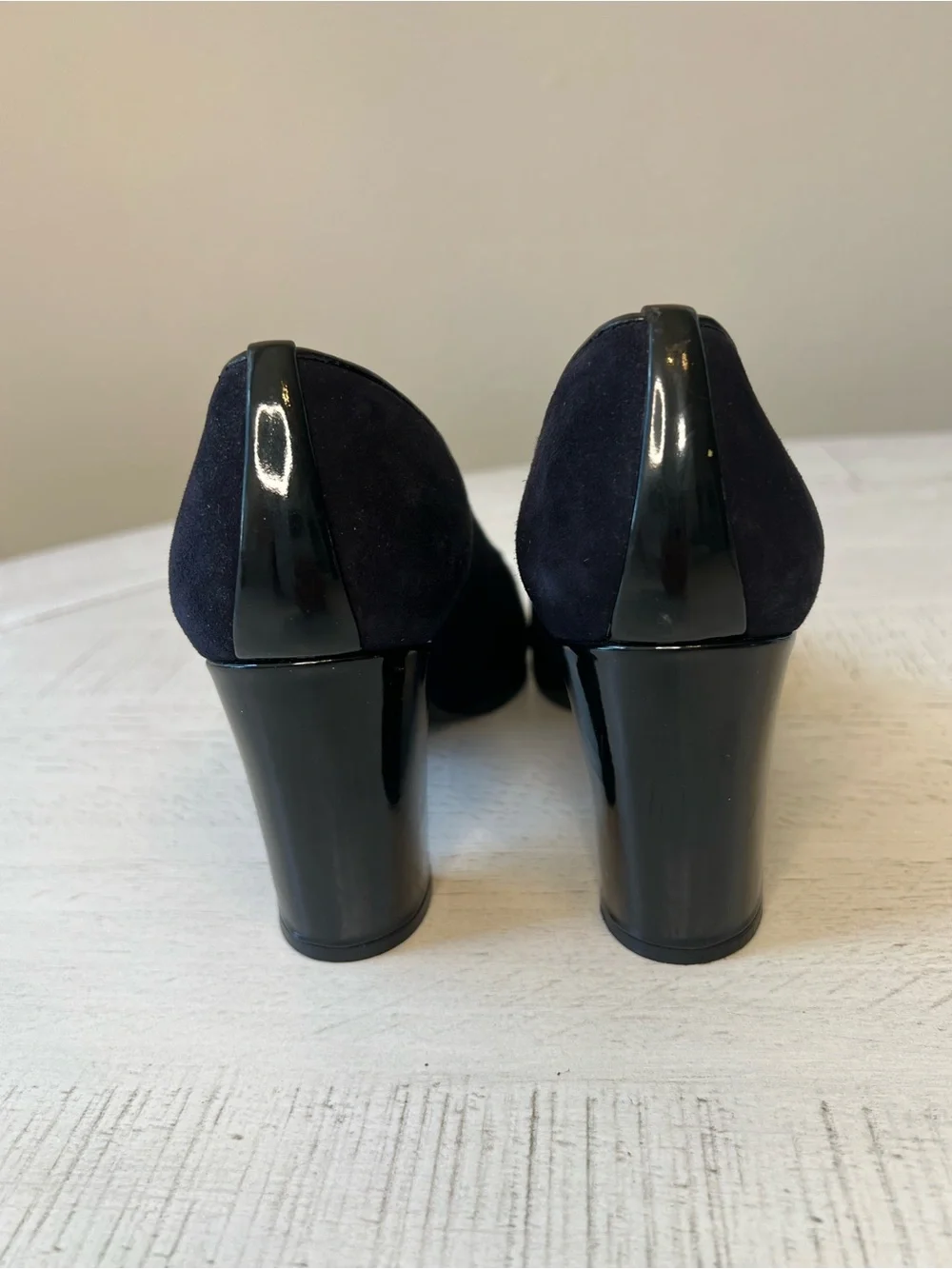 Stuart Weitzman Vintage Navy Suede Round-Toe Patent Block Heel - Picture 3 of 8